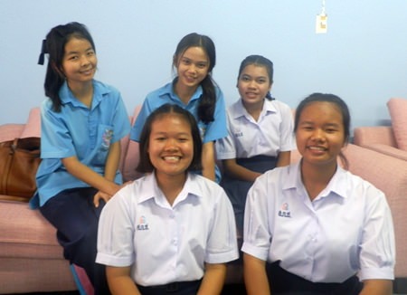 Suan Kularb scholarship students are all smiles after this great event.