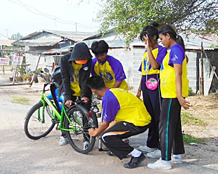 Some children thank PSC.