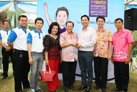 Mayor Itthiphol Kunplome receives birthday wishes from the Ngampichet family & friends.