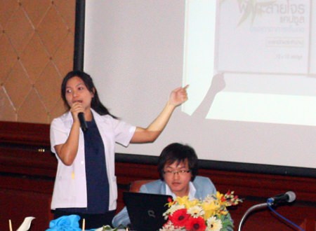 Dr. Chatchaya Chanwet, MD, pharmacist from Pattaya Hospital, gives a talk on the usage of home medicines.