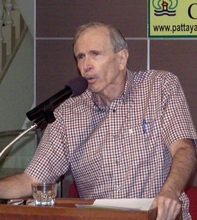 Pattaya City Expats Club was fortunate to have popular author Dean Barrett as guest speaker for their meeting on the 8th of December, with Dean’s topic being his new book ‘“A Love Story: The China Memoirs of Thomas Rowley”.