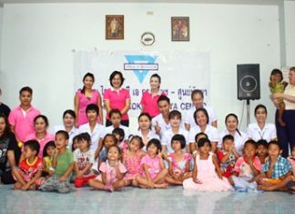 YWCA Chairwoman Praichit Jetpai (back, right), along with nursing students from Chonburi Health Care School, staff of Nisha Clinic and the Jutamat Beauty School organized free checkups and haircuts for children at the Fountain of Life Center