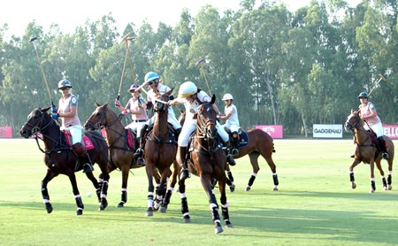 Action from the 2013 Pink Polo tournament as Thai Polo take on St. Regis in one of the round-robin matches.