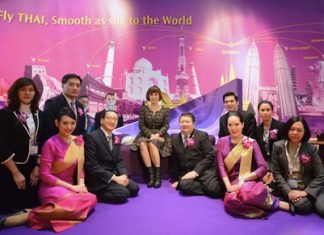 HRH Ubolratana Mahidol (center); Danuj Bunnag (third from right), Executive Vice President Product and Customer Services; Krittaphon Chantalitanon (second left, front row), Vice President Product and Services; Suvadhana Sibunruang (second left, second row), Director Brand Management and Commercial Communications.