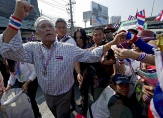 Protesters blockading Government Savings Bank, cripple southern provinces administration today