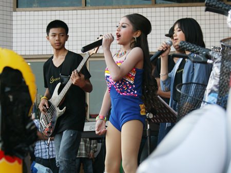 Young performers entertain the crowd at Pattaya City Hall.