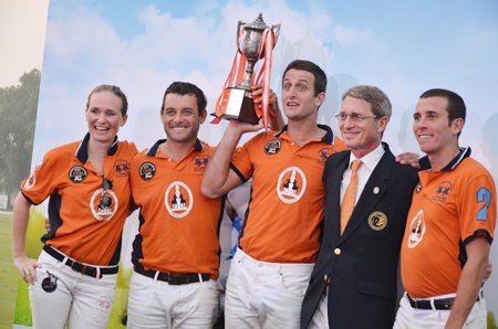 The winning team - Caroline Link, Lucas Labat, Augustin Garcia Grossi and Manuel Cereceda, raise the trophy with Harald Link (2nd right).