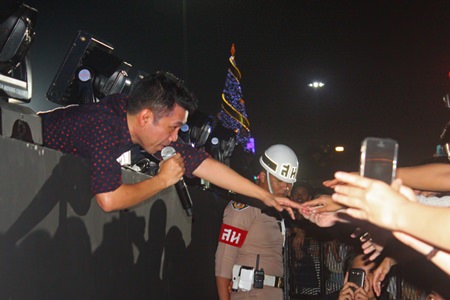 Pod from Modern Dog reaches out to his fans.