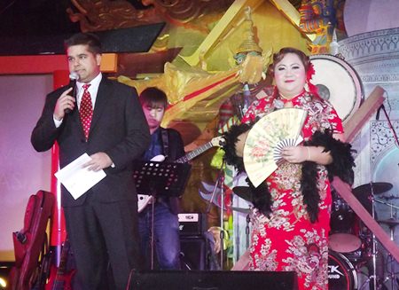 Pattaya Mail’s Tony Malhotra (left) and Sarah Nitikarn (right), public relations manager for Amari Orchid Resort Pattaya, emcee the evening at the Amari Orchid Resort Pattaya.