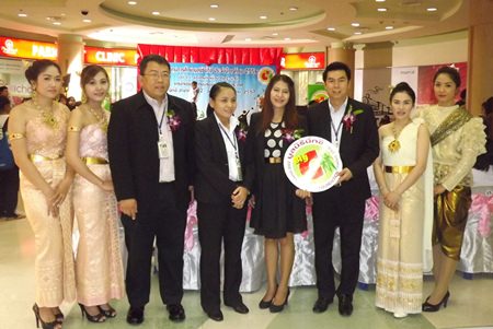 (Center, L to R) Ek Thognsrisuk, manager of the South Pattaya Big C department store; Mitsawan Hasiri, manager of the North Pattaya Big C department store, Suphatra Yenkasem, president of the Big C Foundation, and Khomphon Phayap, manager of the South Pattaya Big C department store, prepare to present 75 scholarships to area students.
