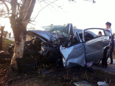 A woman and child were killed, with 3 others injured in this early morning accident in Pong district.