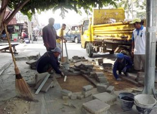 City workers are hard at work, replacing broken tiles and filling holes in the sidewalks throughout Pattaya.
