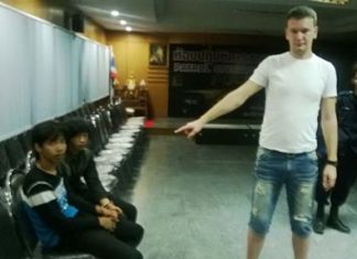 Russian Ivan Alexcev points to Phichit Pajchakeaw and Nachapol Suljit as the culprits who snatched the gold off his neck.