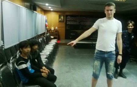 Russian Ivan Alexcev points to Phichit Pajchakeaw and Nachapol Suljit as the culprits who snatched the gold off his neck.