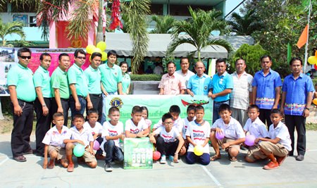 The Lions Club of Pattaya-Nongprue capped off Children’s Day by donating a new water-filtration system to Thungklom School.