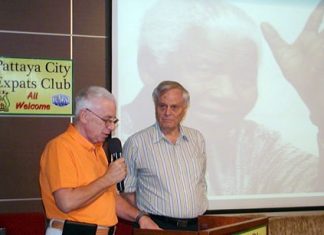 Guest speaker for Pattaya City Expats Club on 19th of January was member Desmond Bishop; his topic was “personal reflections on Nelson Mandela”. Here MC Richard Silverberg introduces Desmond.