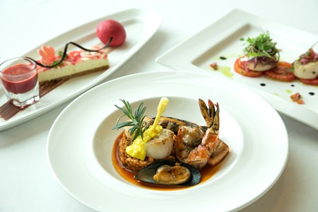 Indulge in a romantic Valentine’s dinner at Holiday Inn Pattaya.