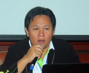 Jetsadapong Thonsamitivej from Pattaya’s Public Health Department updates community leaders on summer diseases, noting that dengue fever statistics are showing improvement.