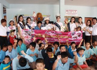 November’s Miss Mimosa Queen transvestite beauty pageant winners provided lunch for children at Plutaluang’s Ban Khru Boonchu House.