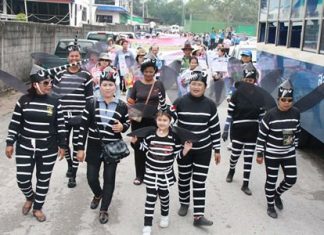 About 300 people took part in an anti-dengue march through Sattahip and surrounding areas.