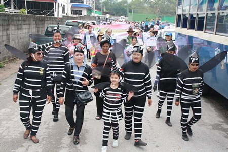 About 300 people took part in an anti-dengue march through Sattahip and surrounding areas.