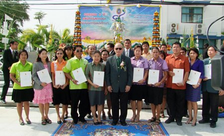 Awards for outstanding sports achievements were presented at the Chonburi Institute of Physical Education ninth anniversary celebration.