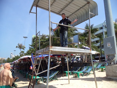 Pattaya Beach does have lifeguard towers - bury nary a single lifeguard to be found.
