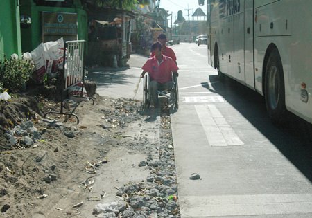 Slow construction of a special lane for disabled residents near the Redemptorist Vocational School for Persons with Disabilities is not only causing hardship for wheelchair-bound students, but also has become increasingly dangerous.