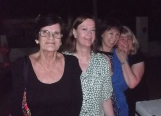 (L to R) Gisela de Wit, Helle Rantsen, Georgina Ong and Sue Tait enjoy PILC’s wine tasting evening, a delightful gathering of people having a lovely night out whilst generating funds for charity.