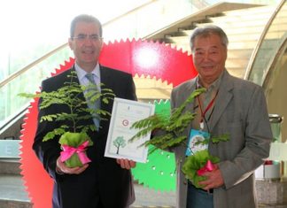 Antonello Passa (left), General Manager of the Royal Cliff Hotels Group presents the ‘Tree Planting Certificate’ to Chairman of the ADFEST Steering Committee Vinit Suraphongchai (right), at the Pattaya Exhibition And Convention Hall.