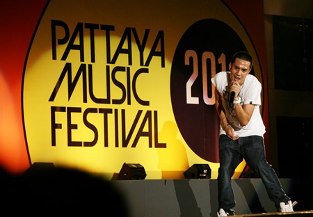 The lead singer from Mild performs on the main stage, welcoming fans to the first day of the Pattaya Music Festival 2014.