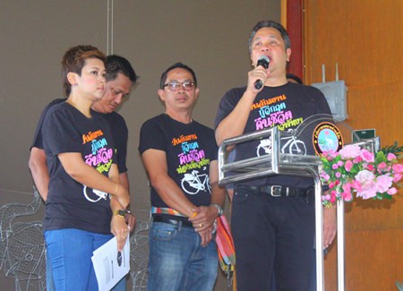 Thaweepong Wichaidit (right), manager of DASTA’s Pattaya Special and Adjacent Areas Office, announces that the purpose of Bike Week is to help restore Pattaya tourism.