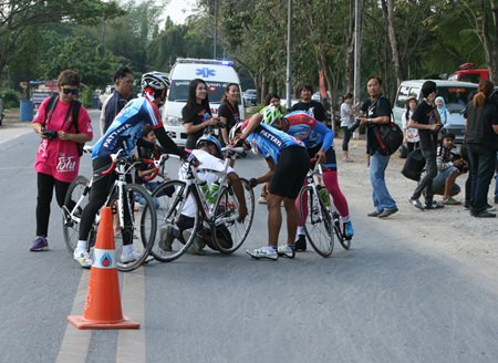 After a quick repair, they were back out on the course.