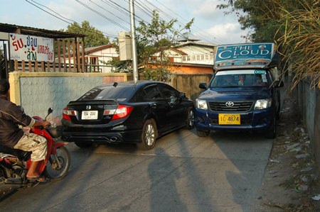 Pattaya side streets haven’t changed in years, which becomes painfully obvious when traffic tries to go two ways on streets built for one.