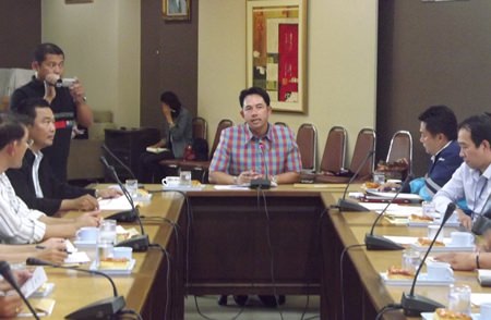 Mayor Itthiphol Kunplome presides over a meeting of car-repair shop owners who have pledged to standardize rates.