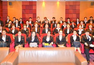 Fifty students from Ubon Ratchathani University took a trip to Pattaya City Hall to learn about the history and government of Pattaya.