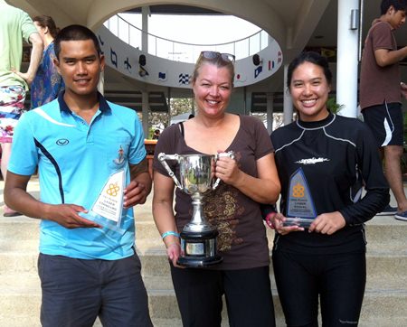 Keerati Bualong (left) and Kamolwan Chanyim (right) with the RVYC’s Malee Whitcraft.