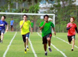 GIS students race for the line in the 100m sprint.