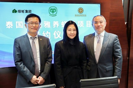 (From left) Xu Jing, Executive Vice President of Greenland Holding Group, Tipaporn Chearavanont, CEO of Magnolia Quality Development Corporation, and Michael Ross, representative from Charoen Pokphand Group pose for a photo during the joint venture signing ceremony.