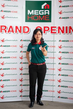 Supornsri Naktanasukan welcomes customers to the grand opening of Mega Home’s Bowin store on April 24.