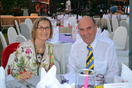 Dr. Margret Deter, Secretary of the Rotary Club Phönix-Pattaya and Dr. Otmar Deter, President of the Rotary Club Phoenix Pattaya brighten the evening with their smiles.