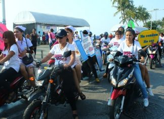 Volunteers take to the streets to spread the anti-HIV/AIDS message.
