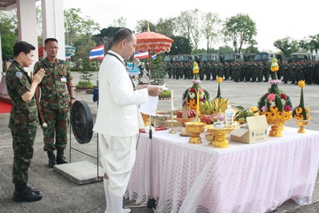 10 armed units of 309 conscripts receive blessings before being sent to Thailand’s restive south.