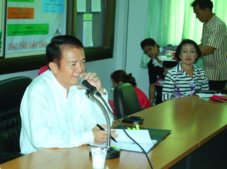 Banglamung District Chief Sakchai Taengho presides over the busy April scheduling meeting for the Red Cross.