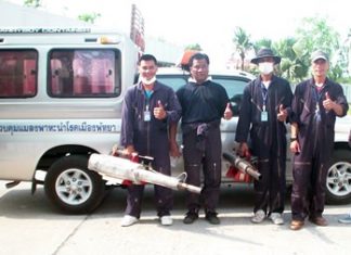 Mayoral advisor Phassakorn Yusombun leads a team to spray three Pattaya streets with pesticides to kill mosquitoes in continuing efforts to eradicate dengue fever.
