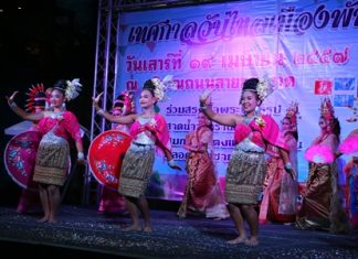 Students from Pattaya School No. 8 perform traditional Thai dance during the press conference announcing this year’s Songkran Festival.
