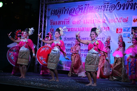 Students from Pattaya School No. 8 perform traditional Thai dance during the press conference announcing this year’s Songkran Festival.