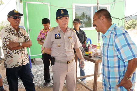 Banglamung District Chief Sakchai Taengho (center) questions Nong Plalai Sub-district Council President Banjet Thimthong (right) about what is thought to be illegal excavation of public land.