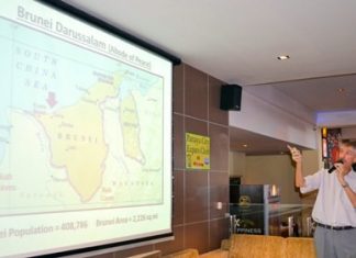 Brunei is a tiny but very wealthy country PCEC member Ian Frame spoke at the March 30th meeting. ‘Living in Brunei’ was his very interesting topic.