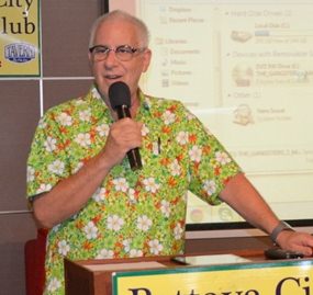 MC Richard Silverberg welcomes all to the April 13th meeting of Pattaya City Expats Club, inviting new visitors to introduce themselves & tell us where they are from.